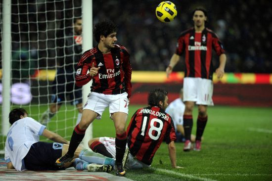 万项谈梅开二度：只能说运气比较好，赶上了这两个进球