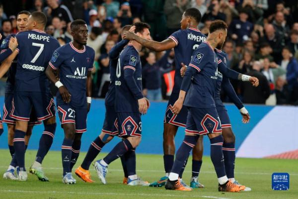 记者：斯图加特开始谈法比奥-维埃拉，阿森纳要价3000-3500万